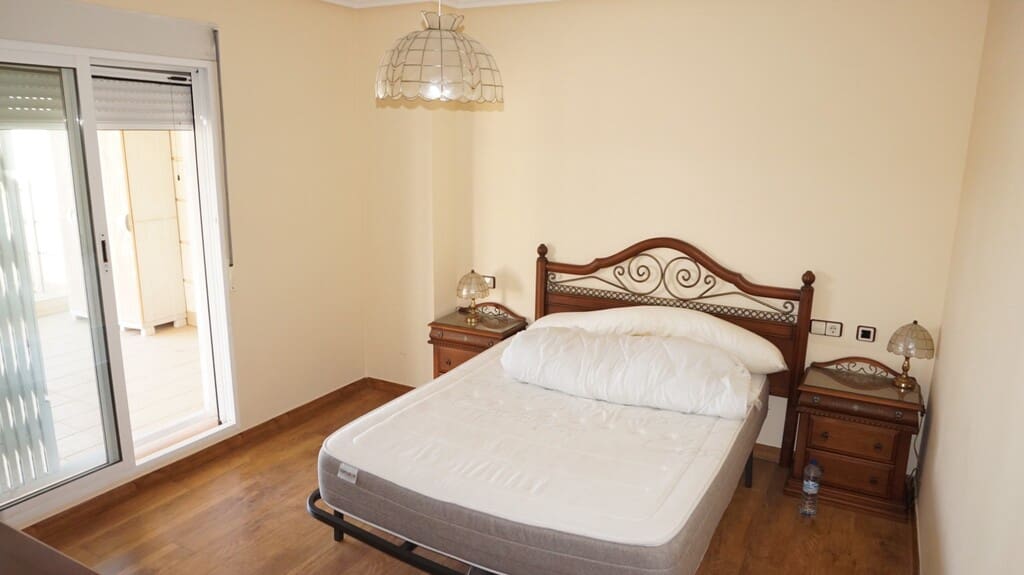 3 slaapkamer Penthouse te huur in Formentera del Segura - € 900 (Ref: 9804094)