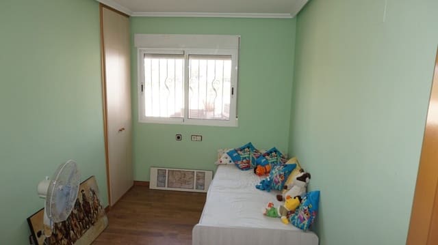 3 slaapkamer Penthouse te huur in Formentera del Segura - € 900 (Ref: 9804094)