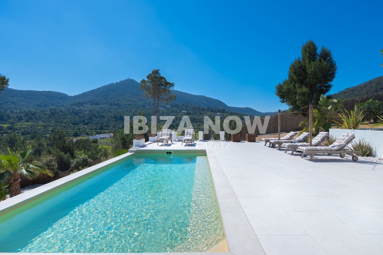 4 soverom Villa til salgs i San Jose / Sant Josep de Sa Talaia med svømmebasseng garasje - € 3 600 000 (Ref: 10110425)
