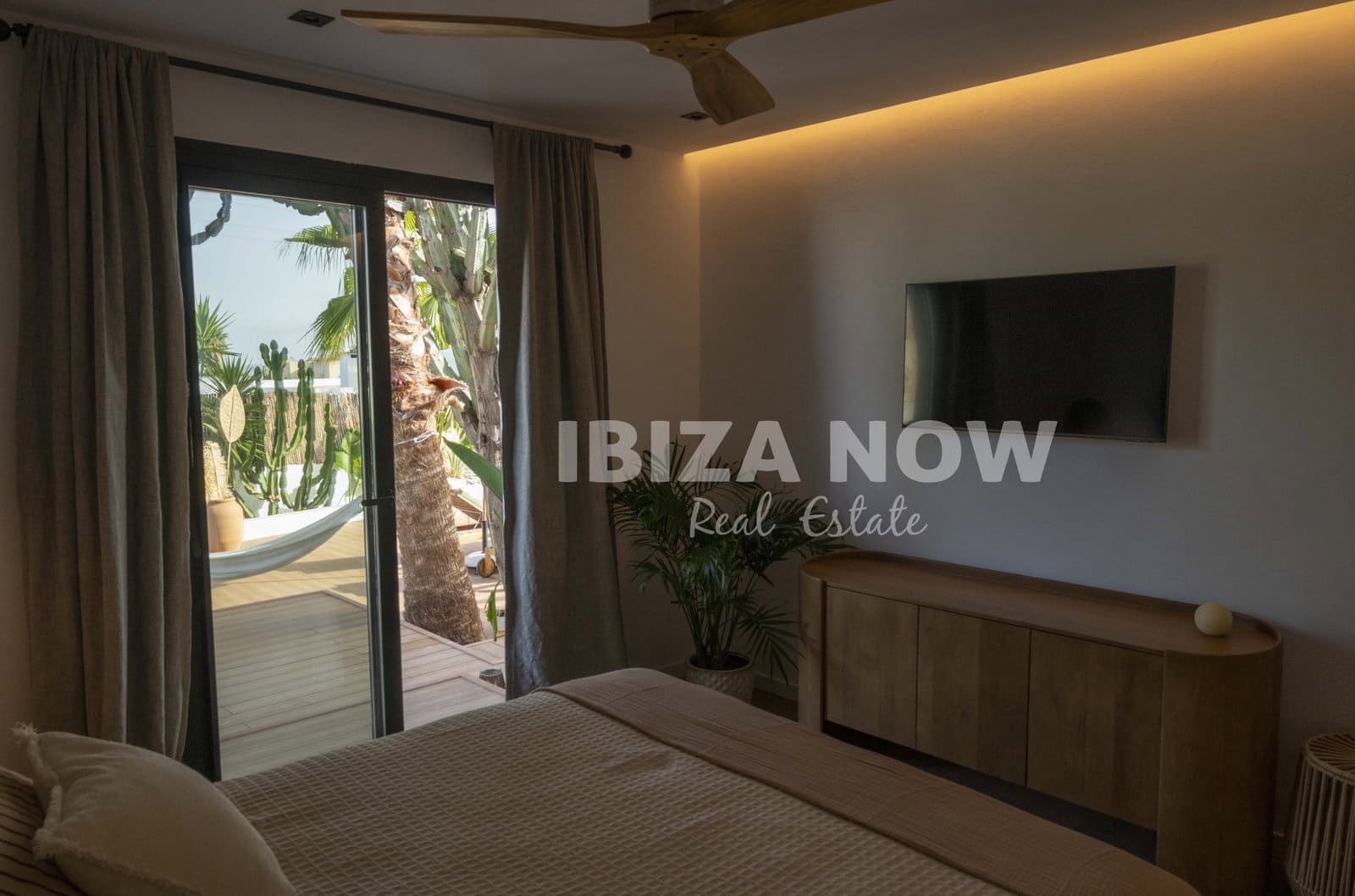 4 bedroom Villa for sale in Ibiza / Eivissa town with pool garage - € 1,980,000 (Ref: 10174300)