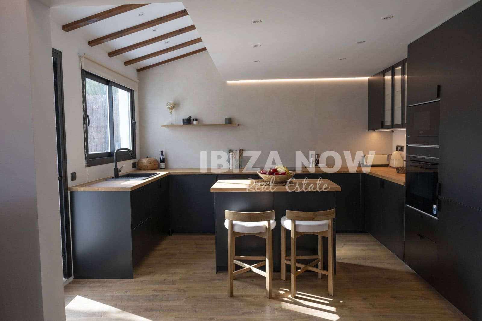 4 bedroom Villa for sale in Ibiza / Eivissa town with pool garage - € 1,980,000 (Ref: 10174300)