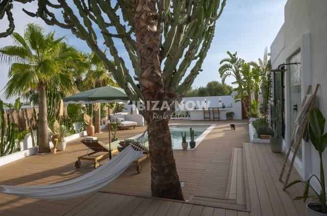 4 bedroom Villa for sale in Ibiza / Eivissa town with pool garage - € 1,980,000 (Ref: 10174300)