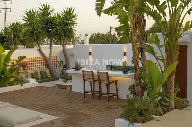 4 bedroom Villa for sale in Ibiza / Eivissa town with pool garage - € 1,980,000 (Ref: 10174300)