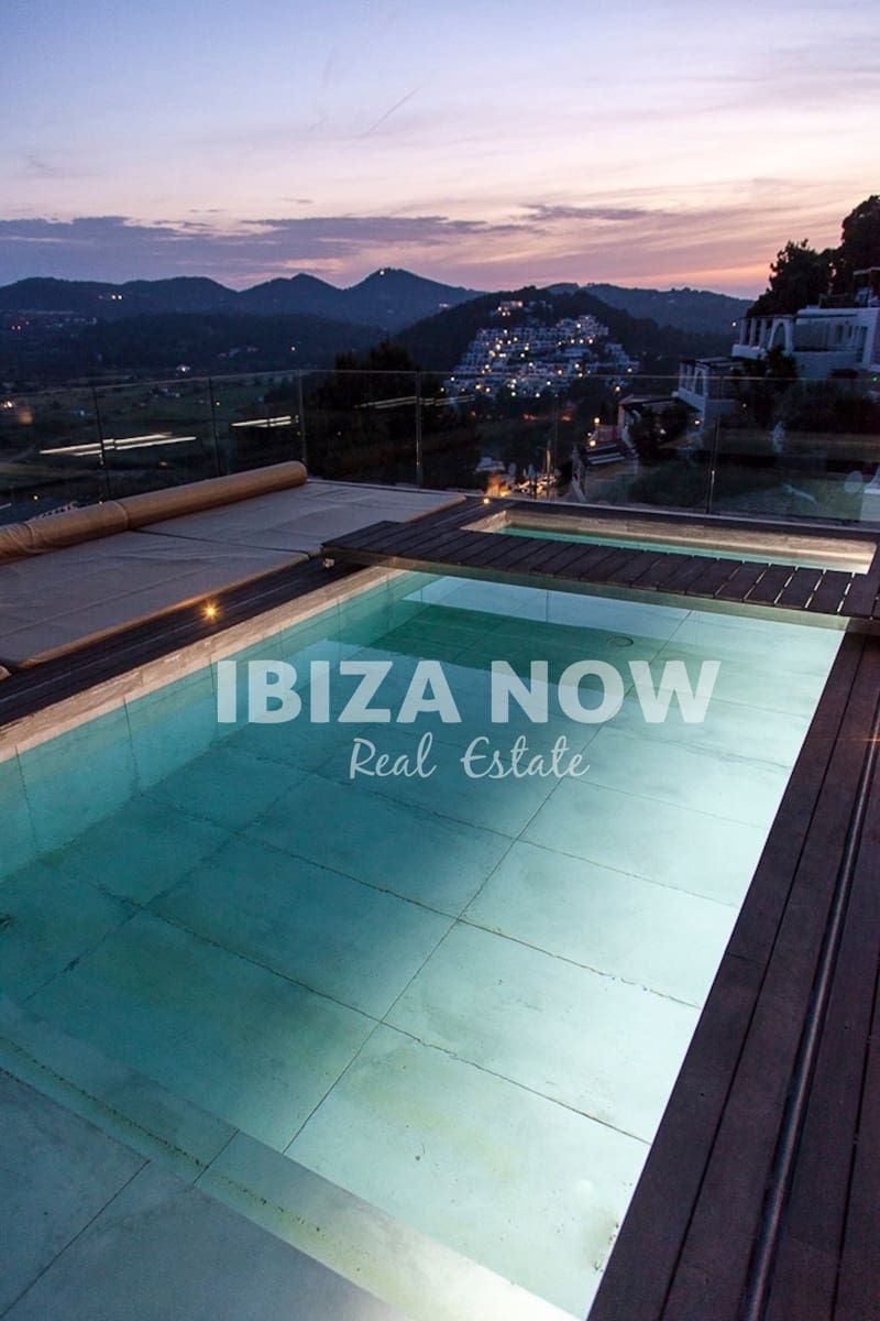 4 bedroom Villa for sale in Cala Llonga with pool garage - € 2,850,000 (Ref: 7508110)