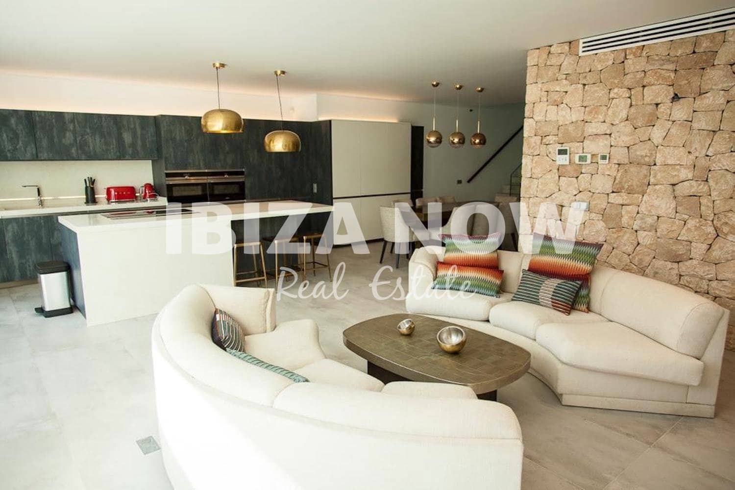 4 bedroom Villa for sale in Cala Llonga with pool garage - € 2,850,000 (Ref: 7508110)