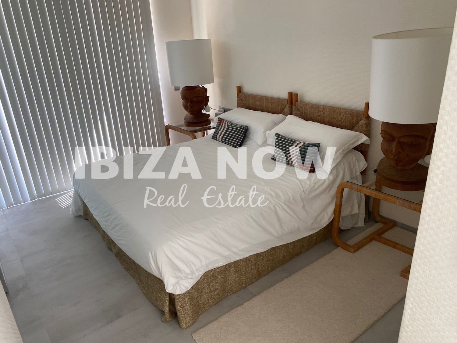 4 bedroom Villa for sale in Cala Llonga with pool garage - € 2,850,000 (Ref: 7508110)
