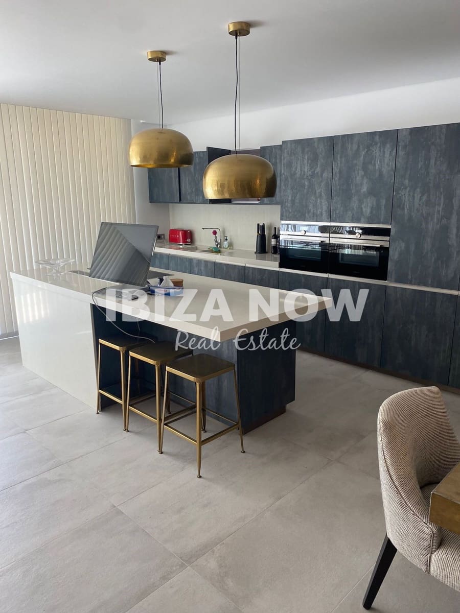 4 bedroom Villa for sale in Cala Llonga with pool garage - € 2,850,000 (Ref: 7508110)