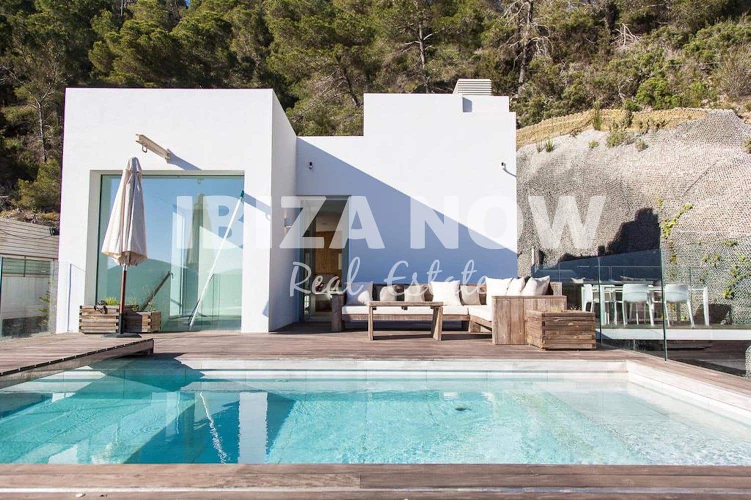 4 bedroom Villa for sale in Cala Llonga with pool garage - € 2,850,000 (Ref: 7508110)