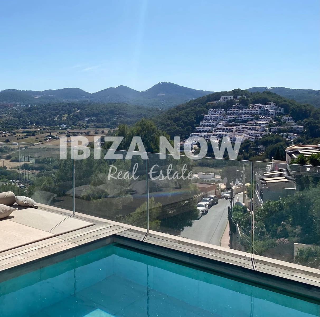 4 bedroom Villa for sale in Cala Llonga with pool garage - € 2,850,000 (Ref: 7508110)