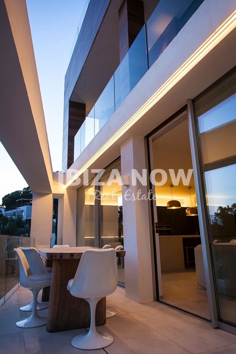 4 bedroom Villa for sale in Cala Llonga with pool garage - € 2,850,000 (Ref: 7508110)
