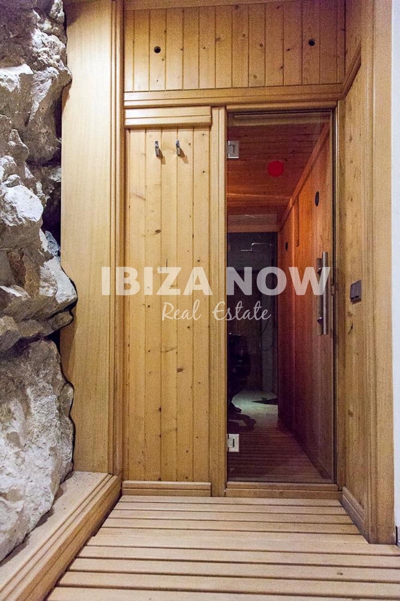 4 bedroom Villa for sale in Cala Llonga with pool garage - € 2,850,000 (Ref: 7508110)