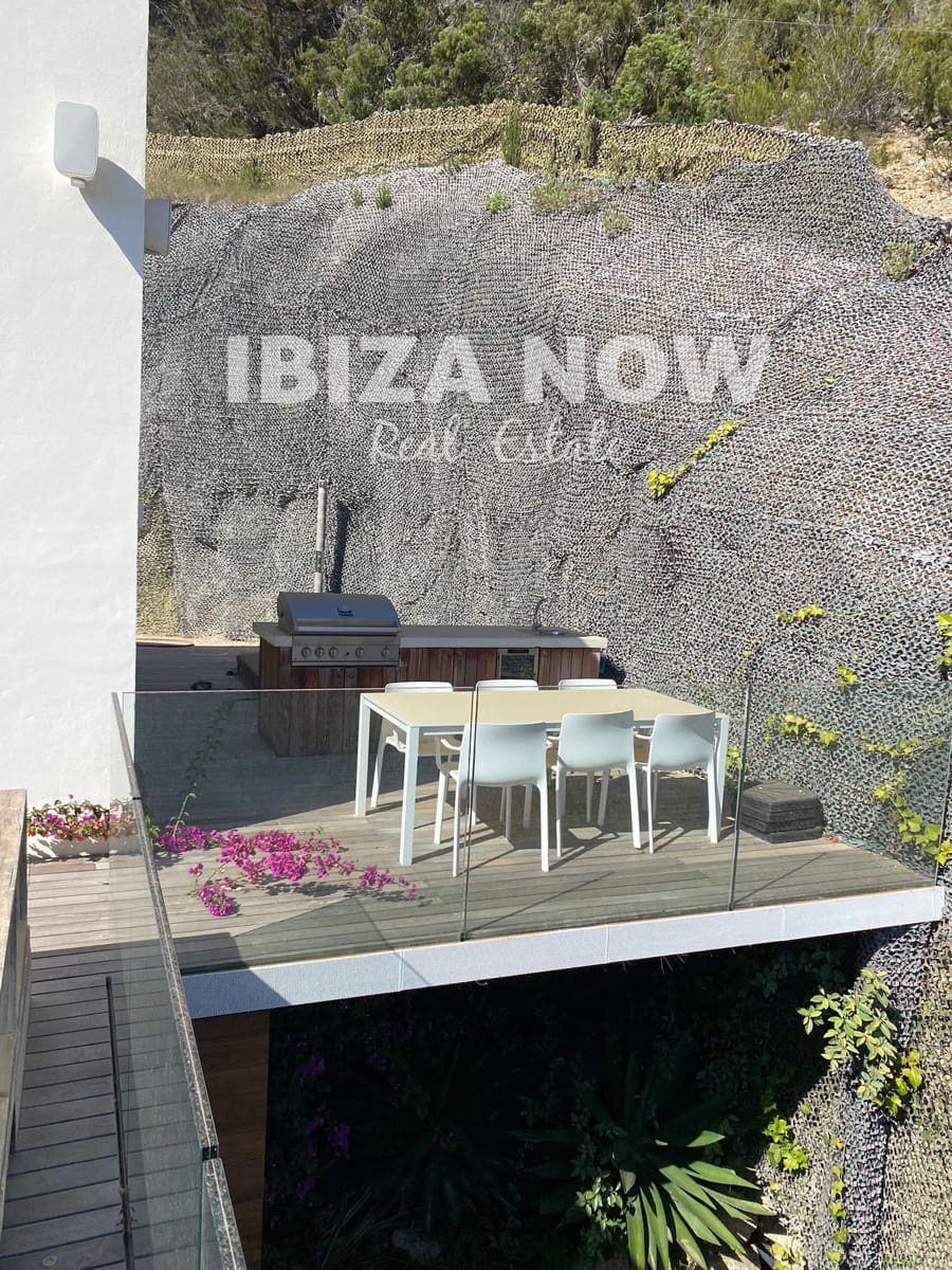 4 bedroom Villa for sale in Cala Llonga with pool garage - € 2,850,000 (Ref: 7508110)