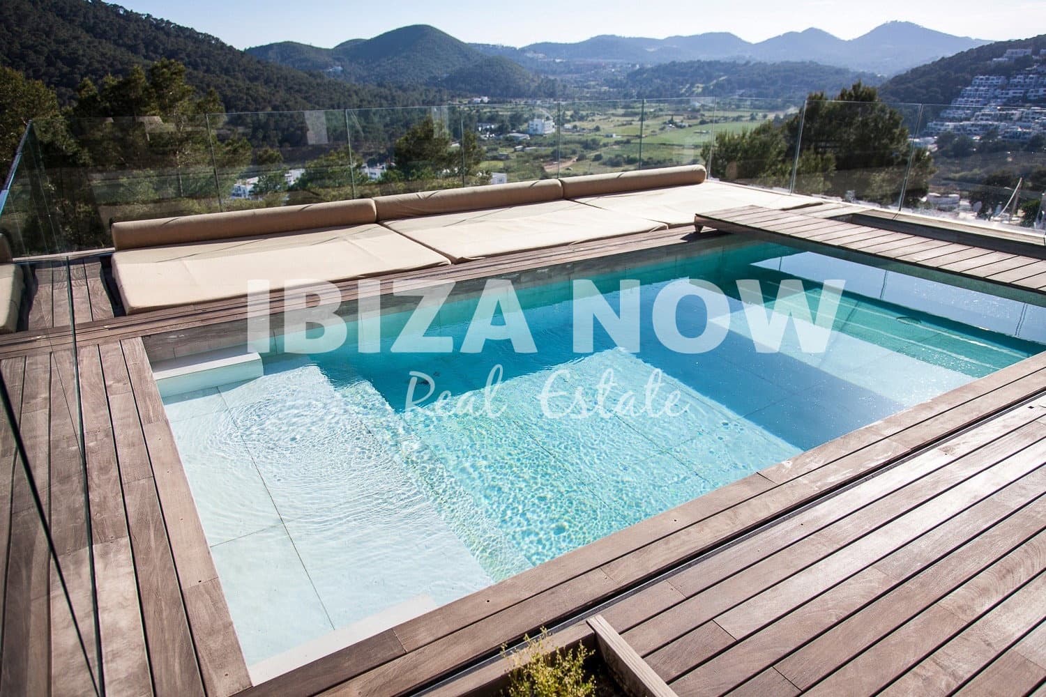 4 bedroom Villa for sale in Cala Llonga with pool garage - € 2,850,000 (Ref: 7508110)