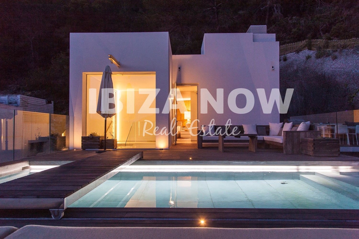 4 bedroom Villa for sale in Cala Llonga with pool garage - € 2,850,000 (Ref: 7508110)