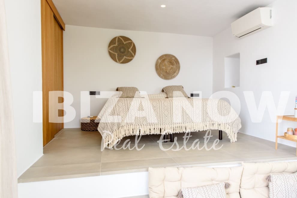 6 soveværelse Villa til salg i Es Cubells med swimmingpool - € 4.850.000 (Ref: 7717523)