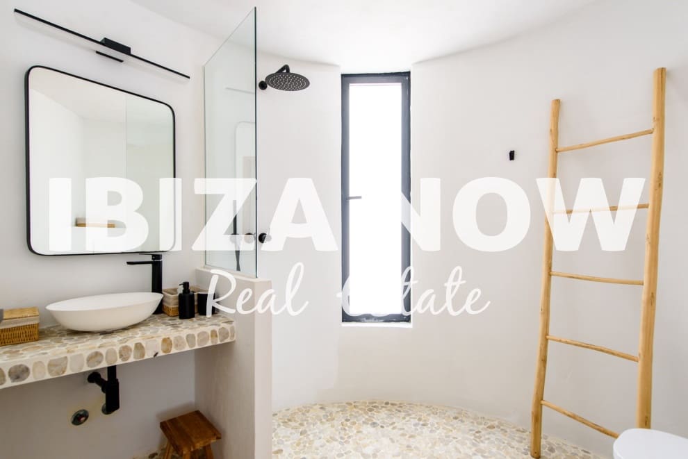 6 soveværelse Villa til salg i Es Cubells med swimmingpool - € 4.850.000 (Ref: 7717523)