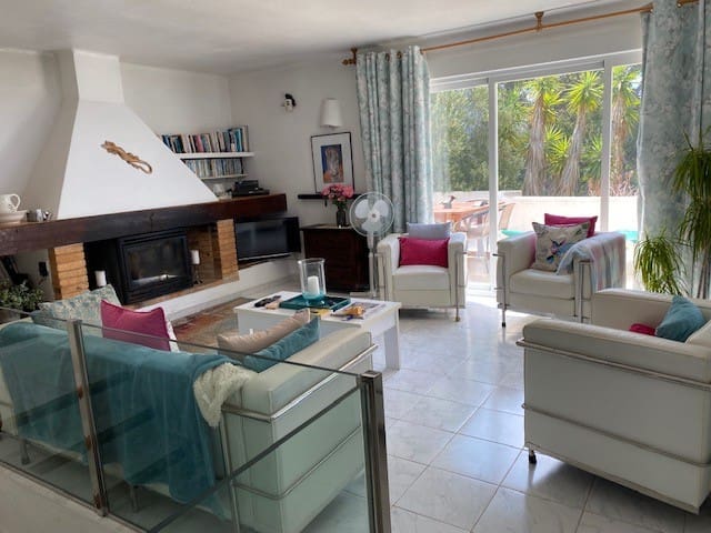 6 soverom Villa til salgs i Cala Salada, Sant Antoni de Portmany med svømmebasseng - € 2 850 000 (Ref: 8047285)