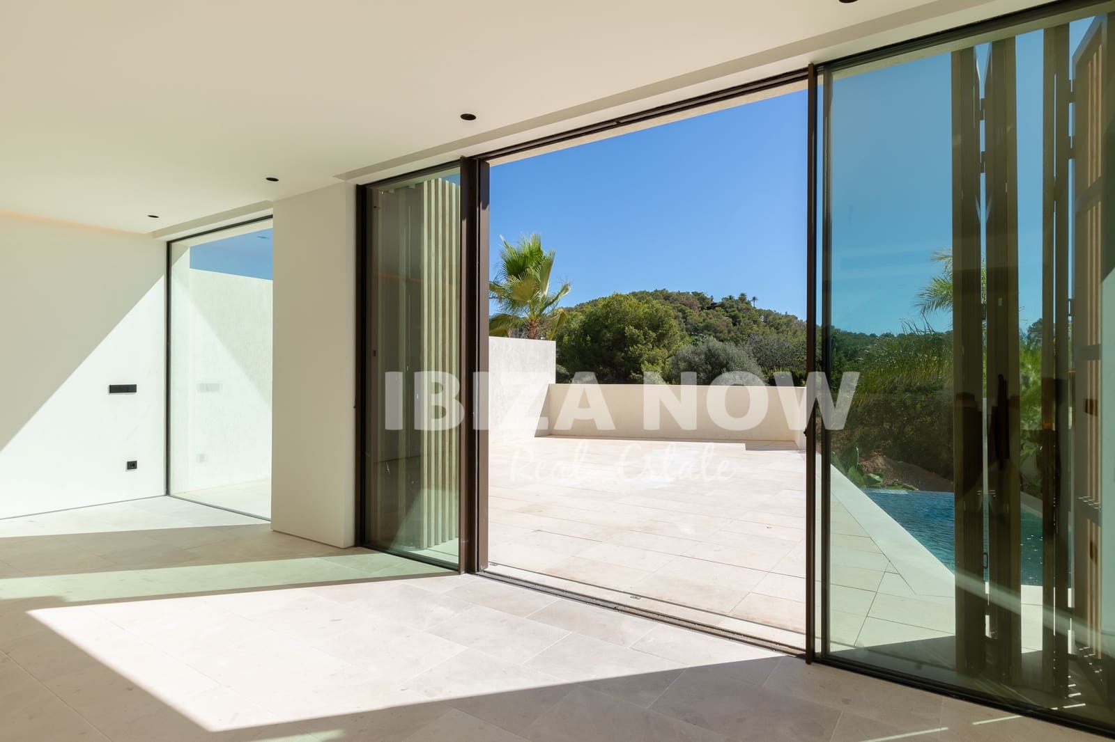 Apartamento de 3 habitaciones en Talamanca en venta con piscina - 2.000.000 € (Ref: 8499589)