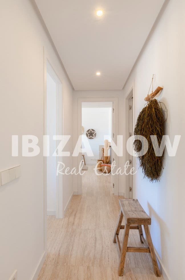 Apartamento de 2 habitaciones en San Jose / Sant Josep de Sa Talaia en venta con piscina garaje - 1.150.000 € (Ref: 8533276)