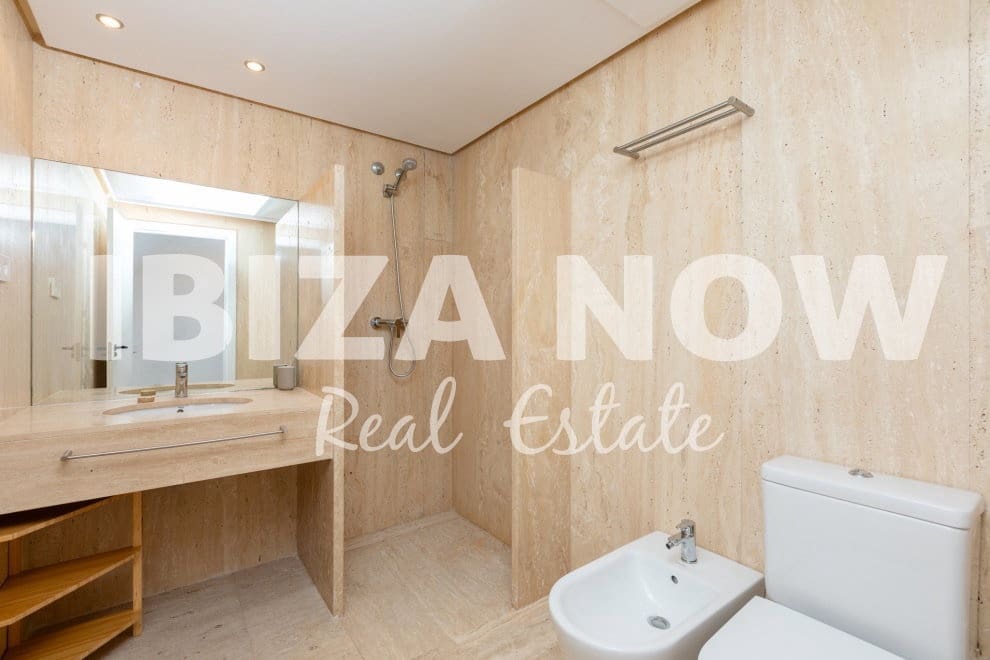 Apartamento de 2 habitaciones en San Jose / Sant Josep de Sa Talaia en venta con piscina garaje - 1.150.000 € (Ref: 8533276)