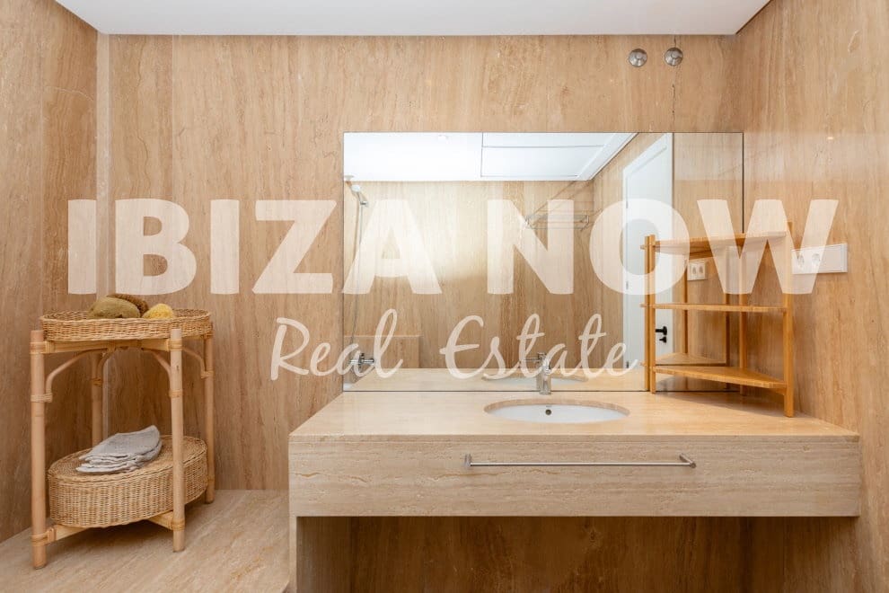 Apartamento de 2 habitaciones en San Jose / Sant Josep de Sa Talaia en venta con piscina garaje - 1.150.000 € (Ref: 8533276)