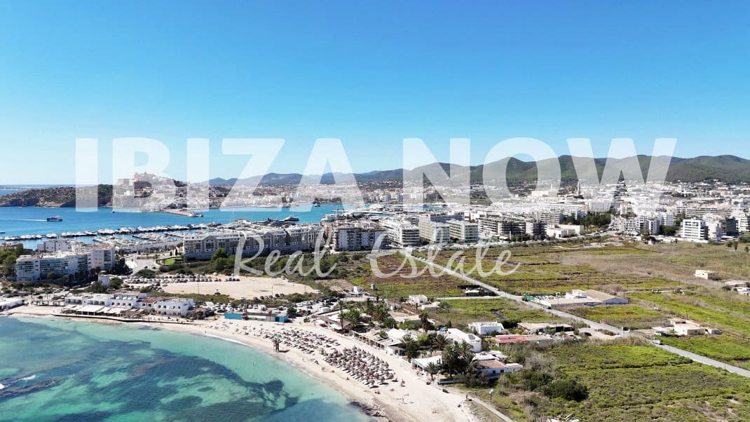 Apartamento de 2 habitaciones en Ibiza / Eivissa ciudad en venta con piscina garaje - 785.000 € (Ref: 8633982)