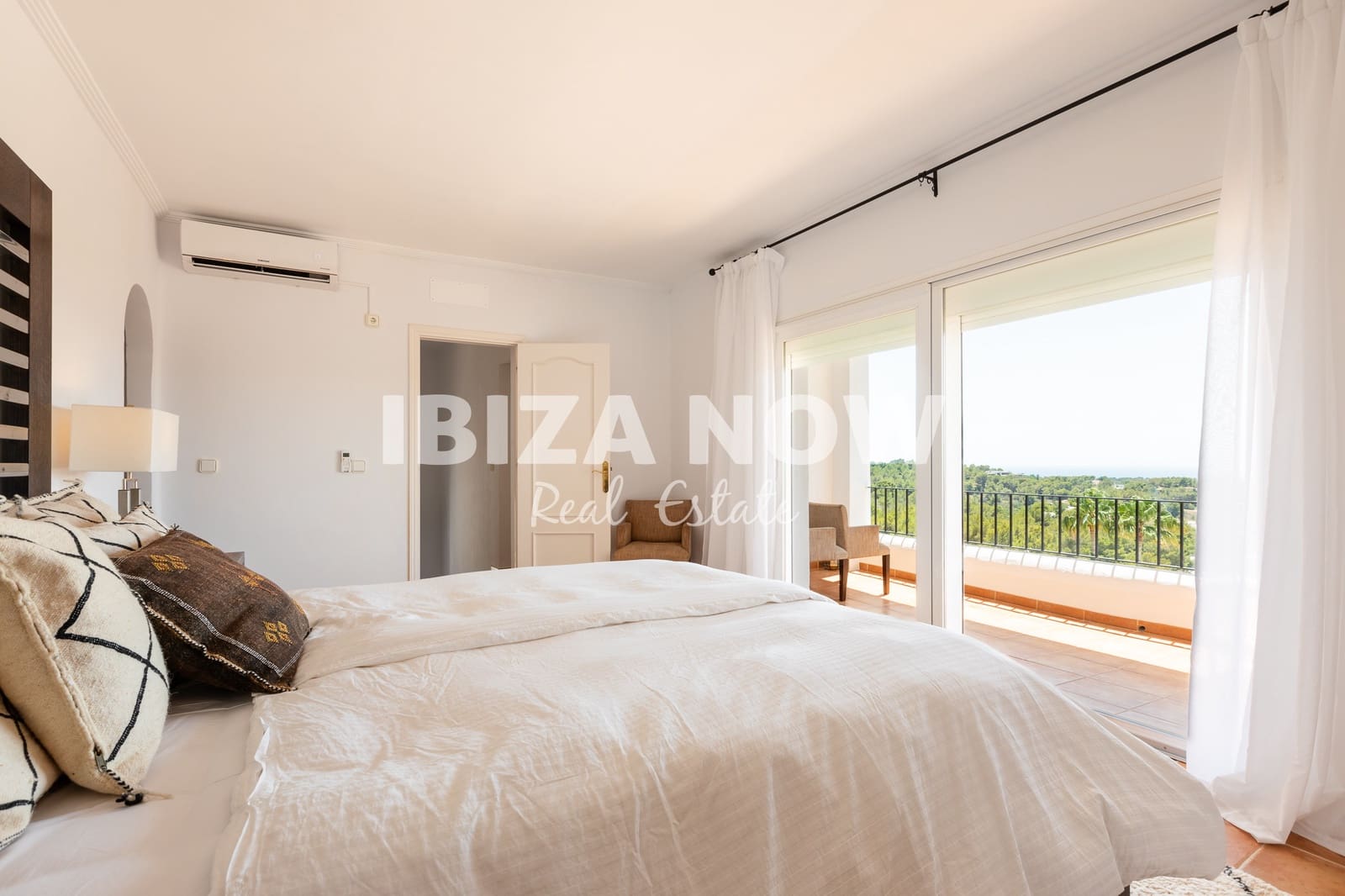 5 soverom Villa til salgs i Talamanca med svømmebasseng - € 3 850 000 (Ref: 8658070)