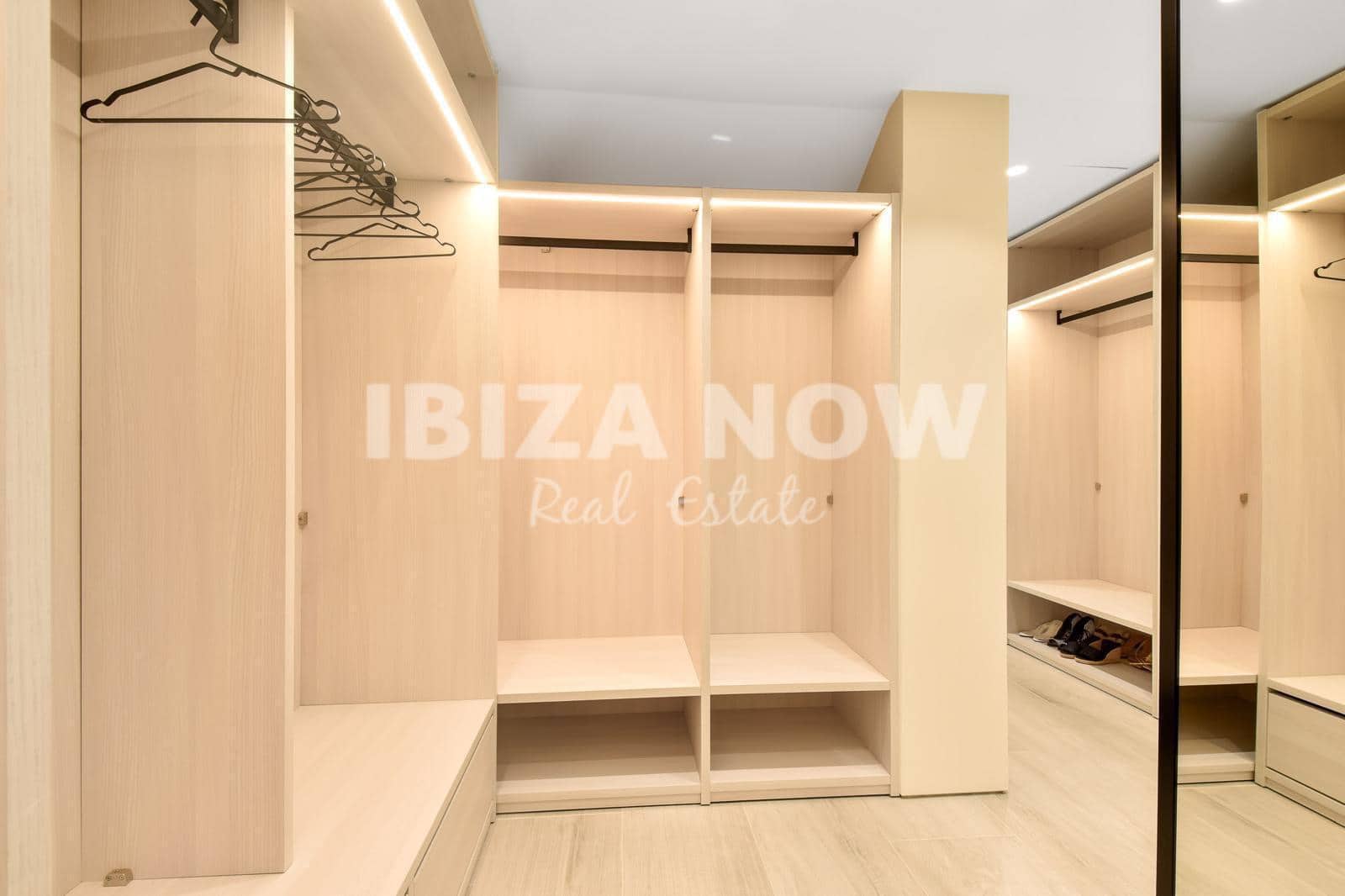 7 sovrum Villa till salu i Nuestra Senora de Jesus med pool garage - 7 800 000 € (Ref: 8891751)