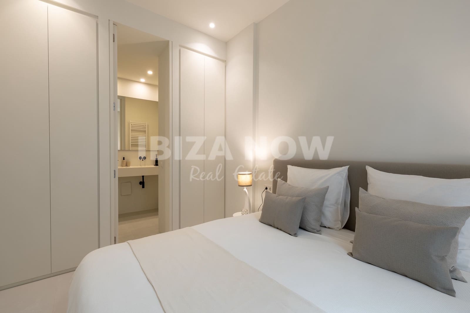 4 soverom Leilighet til salgs i Talamanca med svømmebasseng garasje - € 1 650 000 (Ref: 9263511)