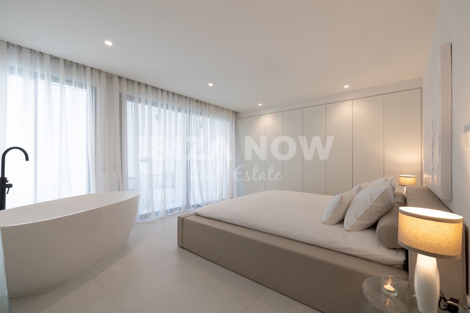 4 soverom Leilighet til salgs i Talamanca med svømmebasseng garasje - € 1 650 000 (Ref: 9263511)