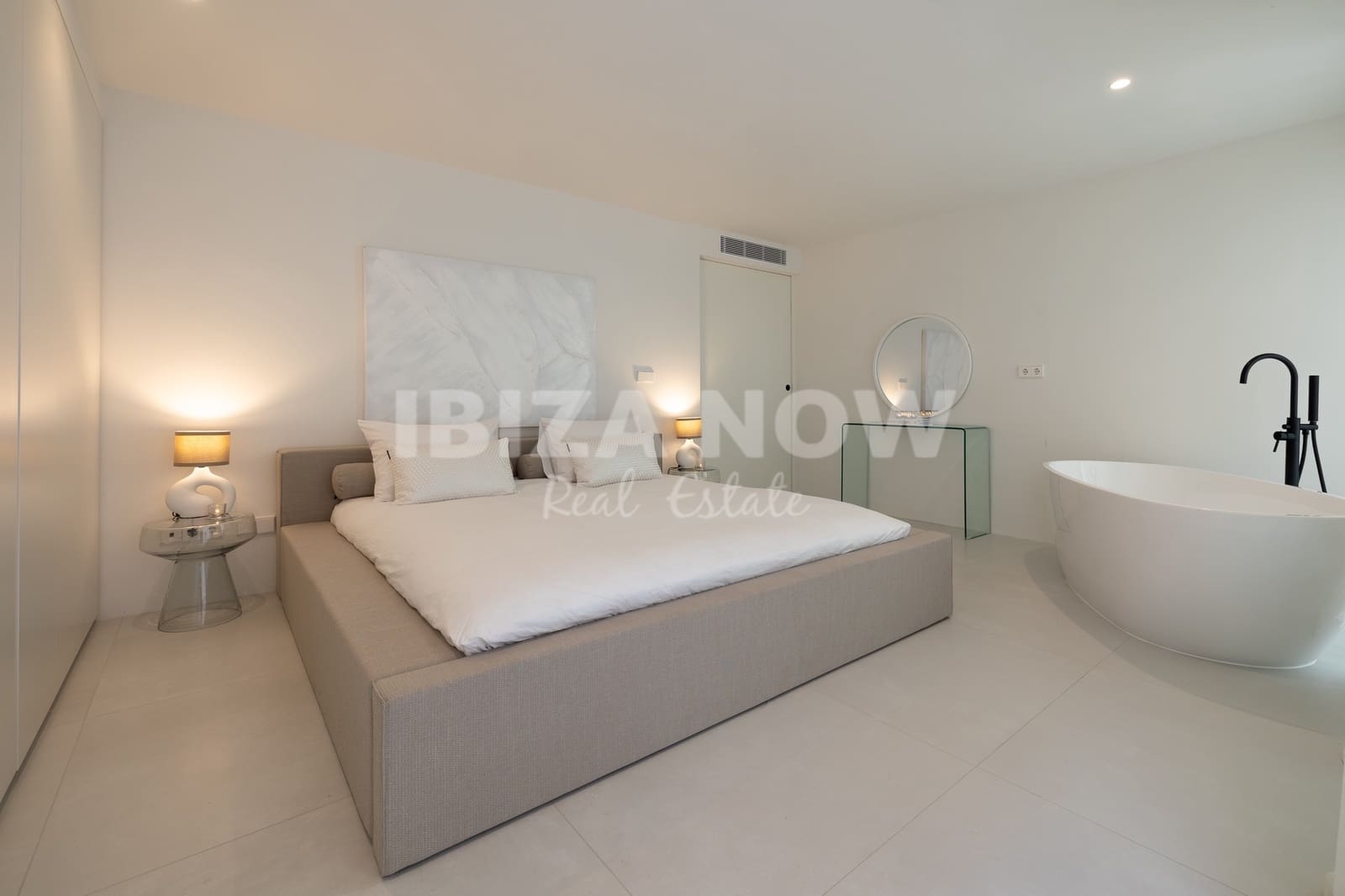 4 soverom Leilighet til salgs i Talamanca med svømmebasseng garasje - € 1 650 000 (Ref: 9263511)