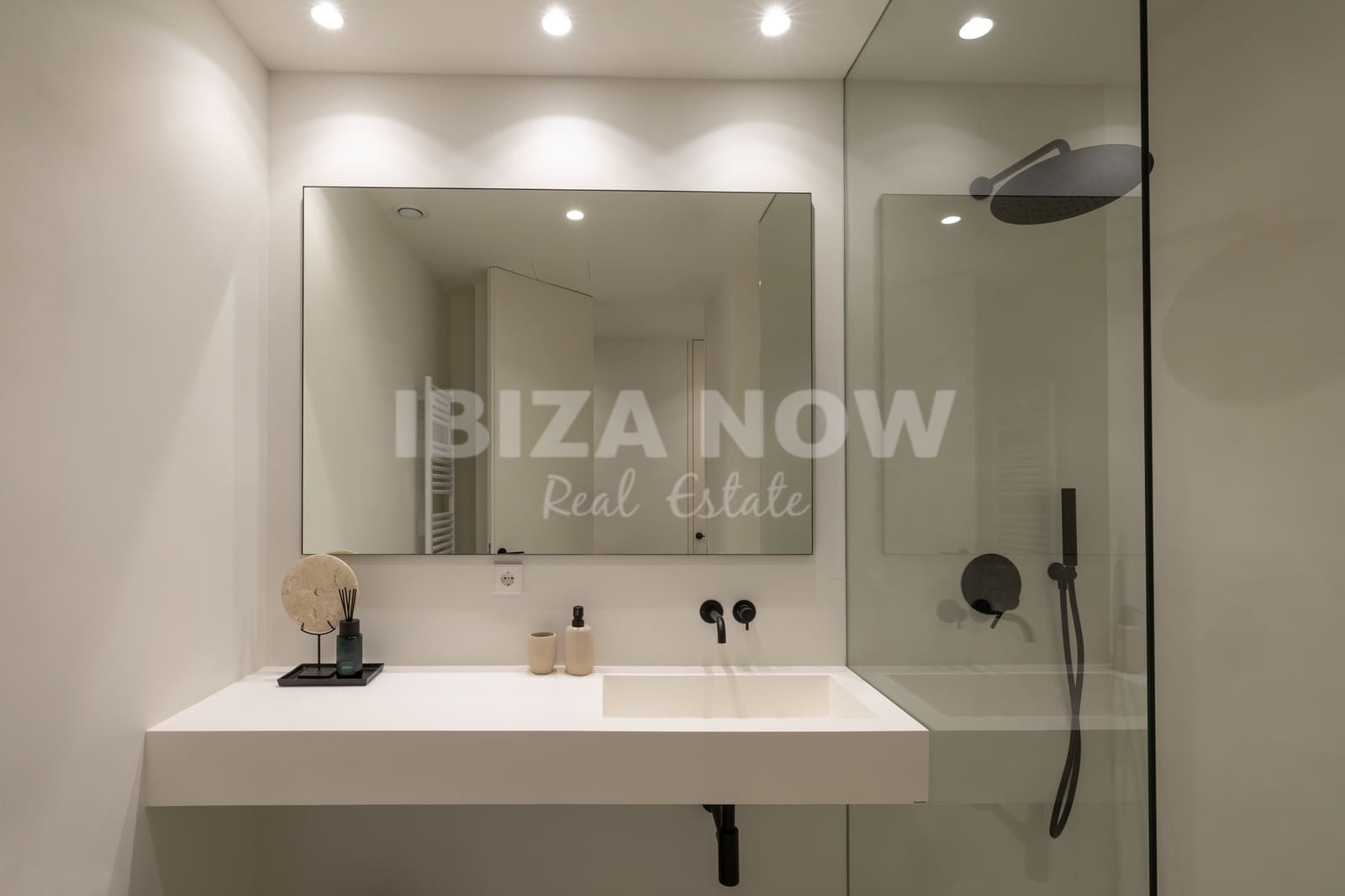 4 soverom Leilighet til salgs i Talamanca med svømmebasseng garasje - € 1 650 000 (Ref: 9263511)