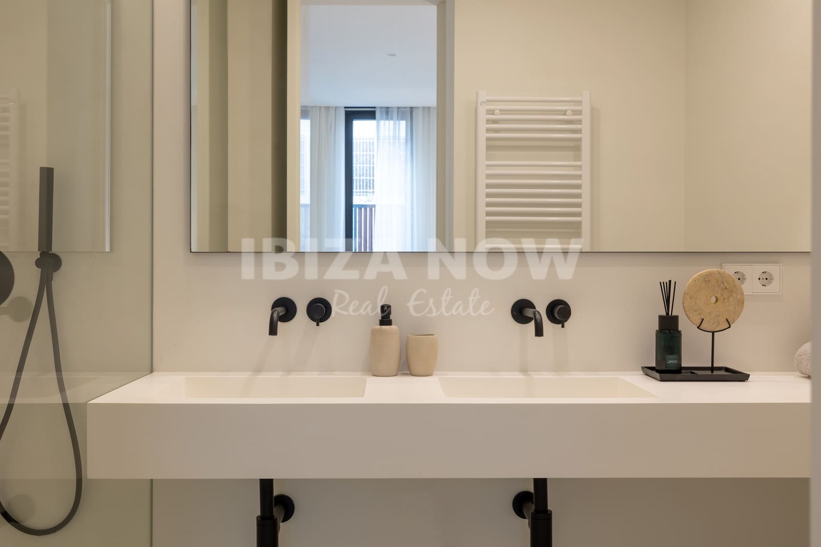 4 soverom Leilighet til salgs i Talamanca med svømmebasseng garasje - € 1 650 000 (Ref: 9263511)