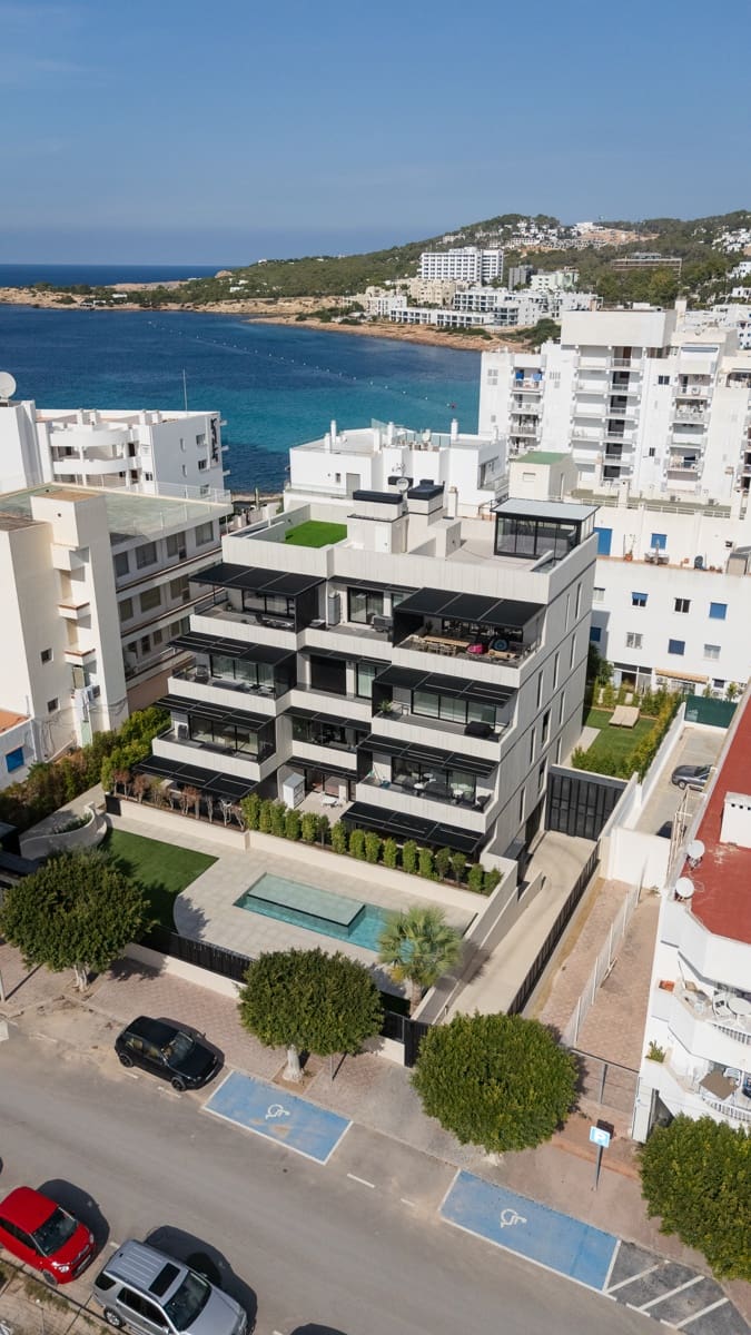 2 makuuhuone Huoneisto myytävänä paikassa Sant Antoni de Portmany mukana uima-altaan 
autotalli - 615 000 € (Ref: 9360845)