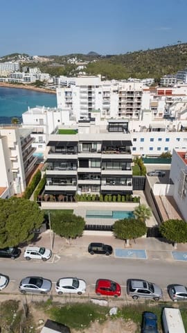 Apartamento de 2 habitaciones en Sant Antoni de Portmany en venta con piscina garaje - 595.000 € (Ref: 9360845)