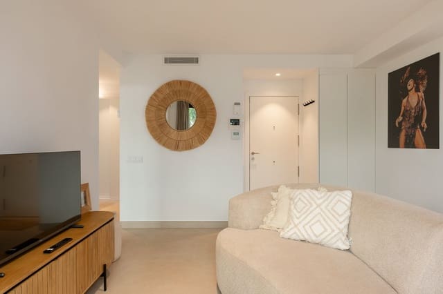 Apartamento de 2 habitaciones en Sant Antoni de Portmany en venta con piscina garaje - 595.000 € (Ref: 9360845)