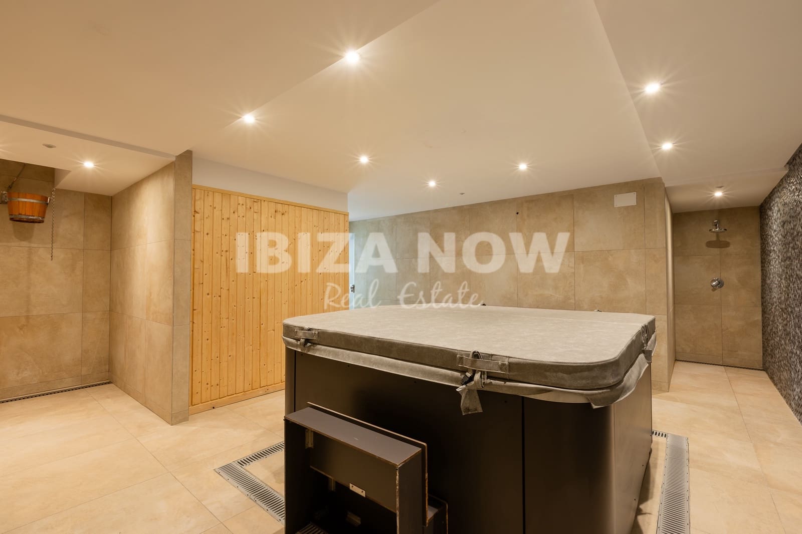 2 bedroom Apartment for sale in Cala Vadella with pool - € 690,000 (Ref: 9394485)