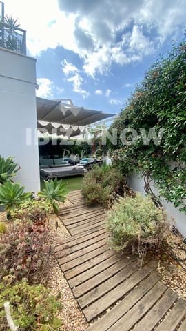 2 bedroom Apartment for sale in Illa Plana, Ibiza / Eivissa town with garage - € 880,000 (Ref: 9464939)