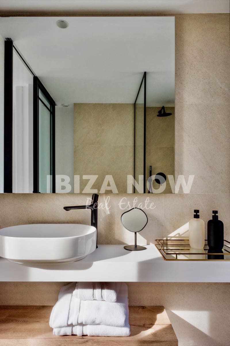 Chalet de 3 habitaciones en Cala Tarida en venta con piscina garaje - 1.200.000 € (Ref: 9466298)