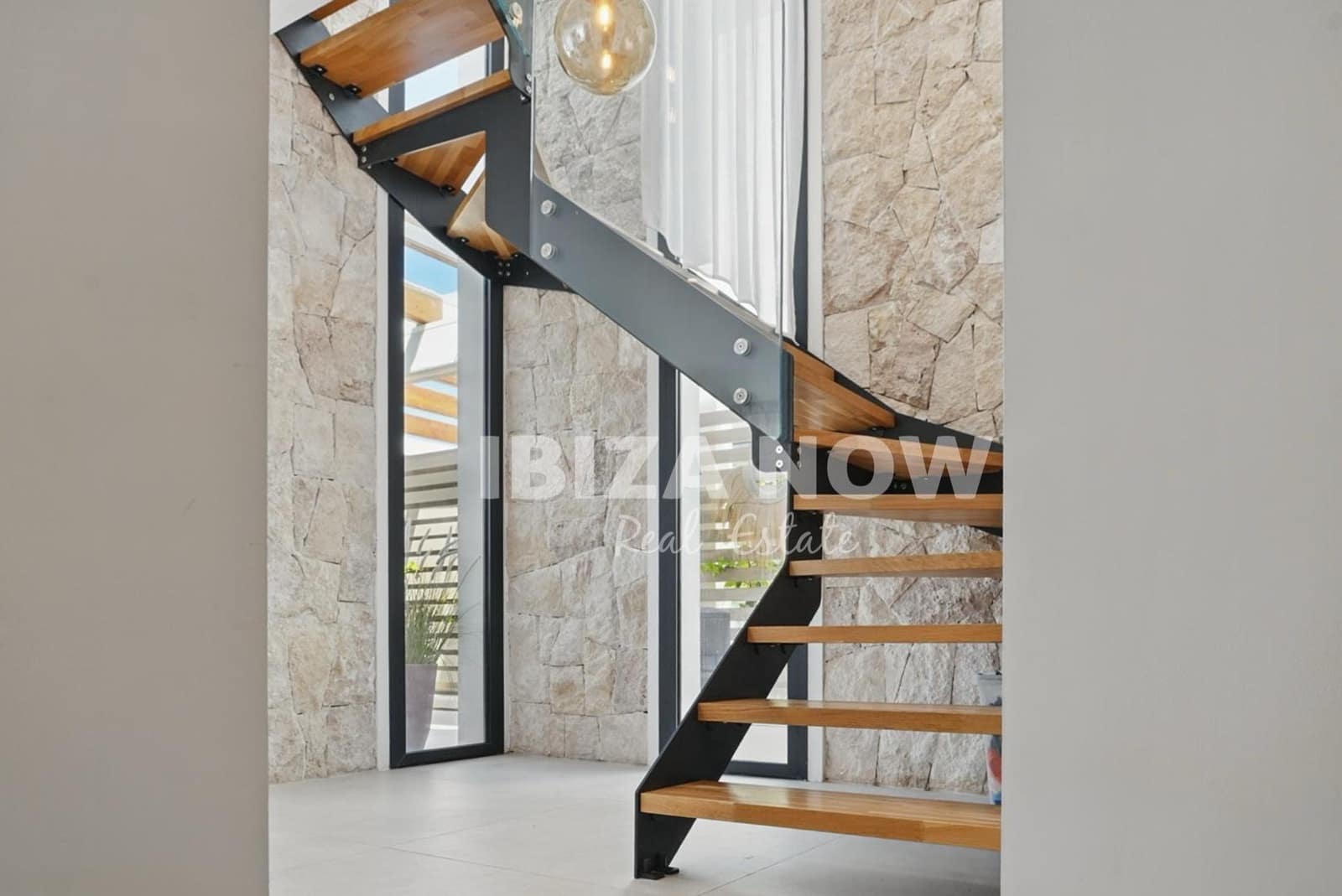 Chalet de 3 habitaciones en Cala Tarida en venta con piscina garaje - 1.200.000 € (Ref: 9466298)