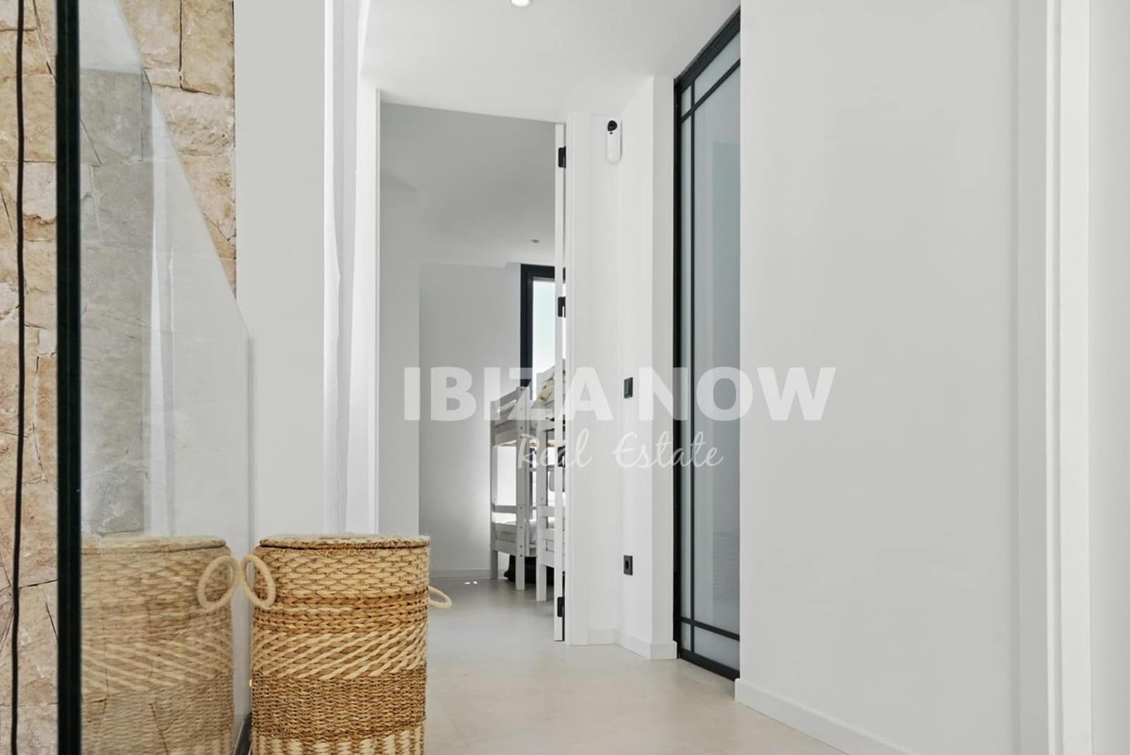 Chalet de 3 habitaciones en Cala Tarida en venta con piscina garaje - 1.200.000 € (Ref: 9466298)