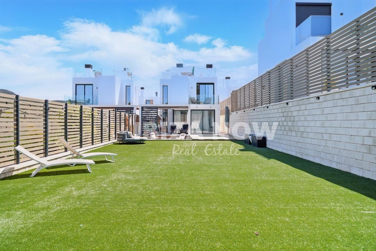 Chalet de 3 habitaciones en Cala Tarida en venta con piscina garaje - 1.200.000 € (Ref: 9466298)