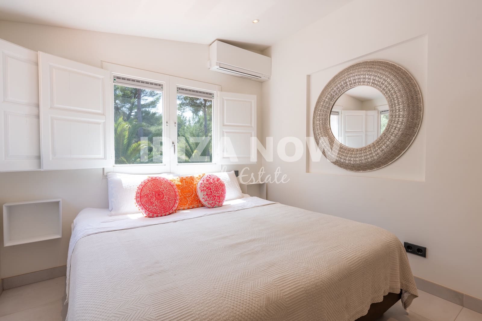 5 soverom Villa til salgs i Porroig med svømmebasseng garasje - € 3 500 000 (Ref: 9564023)