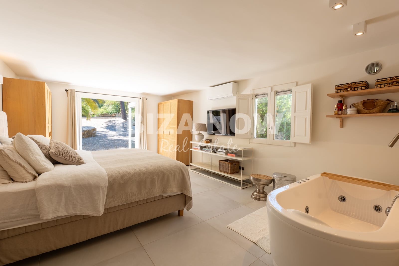 5 soverom Villa til salgs i Porroig med svømmebasseng garasje - € 3 500 000 (Ref: 9564023)