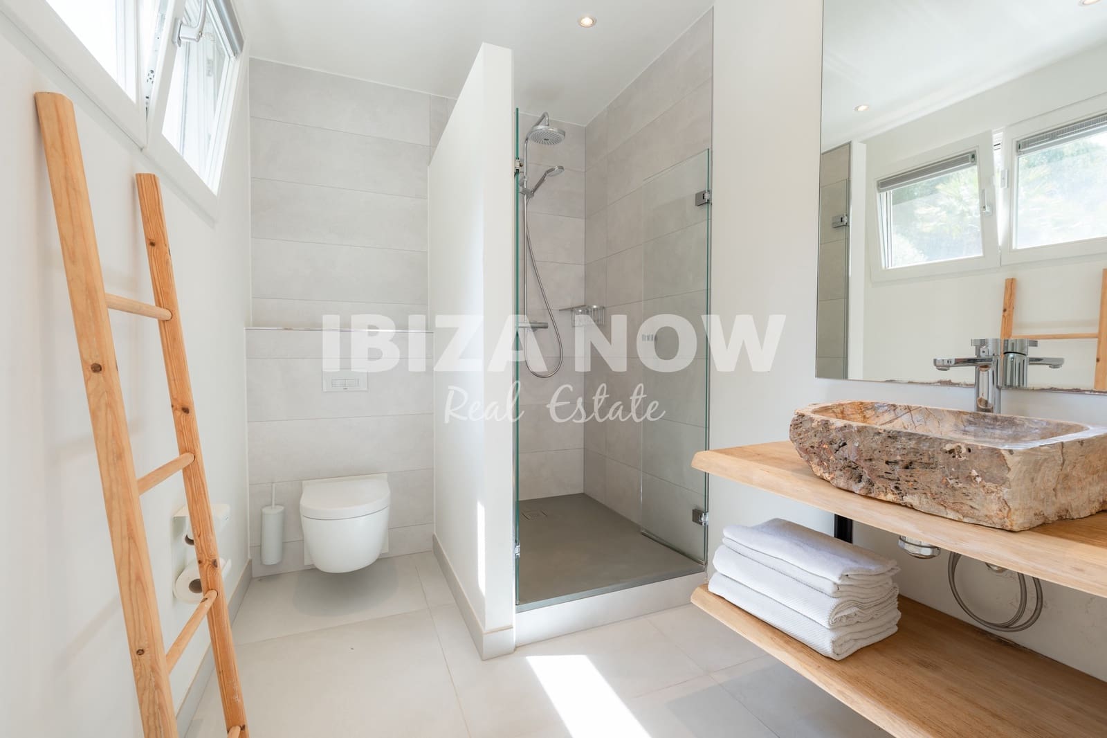 5 soverom Villa til salgs i Porroig med svømmebasseng garasje - € 3 500 000 (Ref: 9564023)