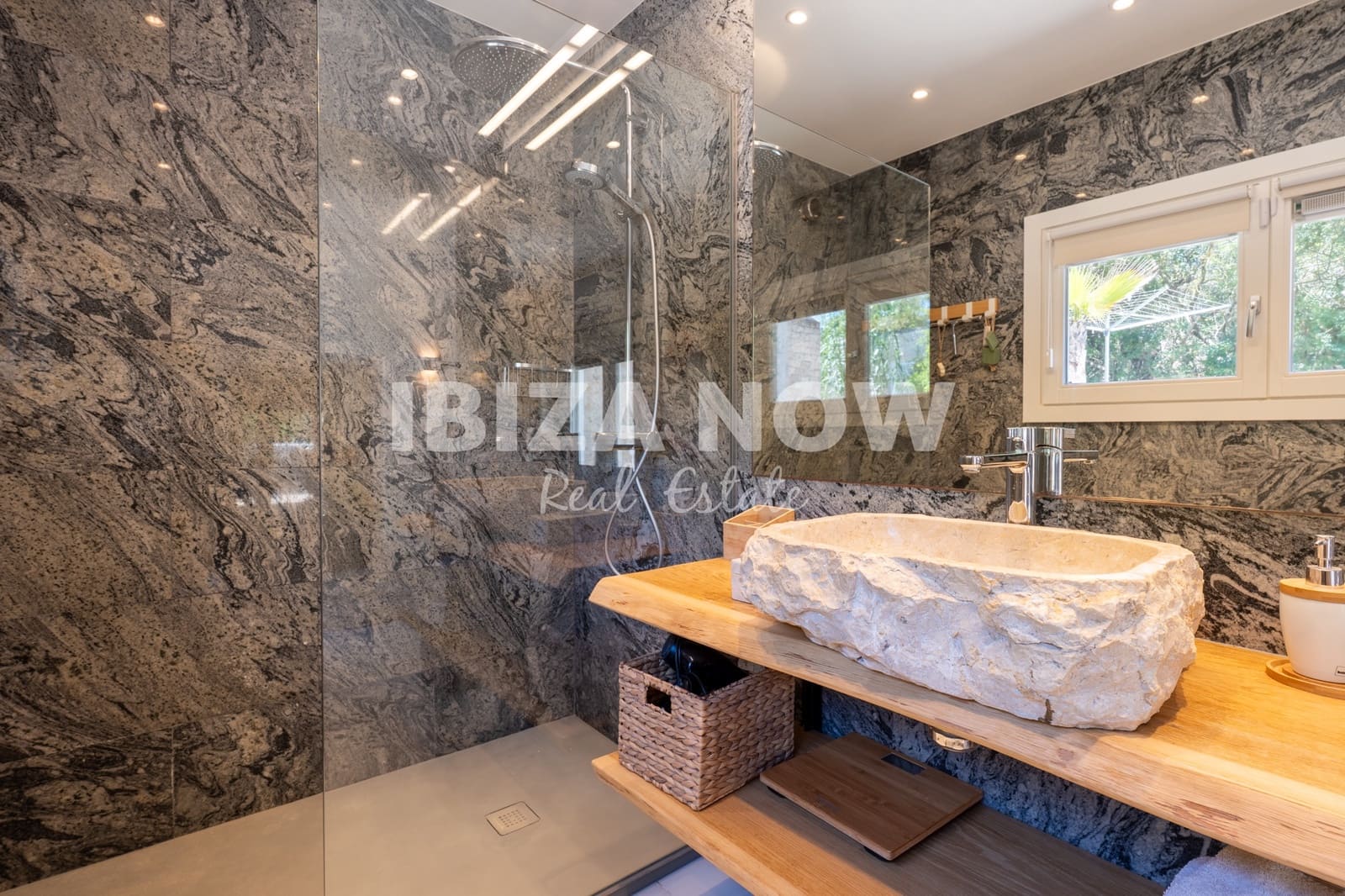 5 soverom Villa til salgs i Porroig med svømmebasseng garasje - € 3 500 000 (Ref: 9564023)