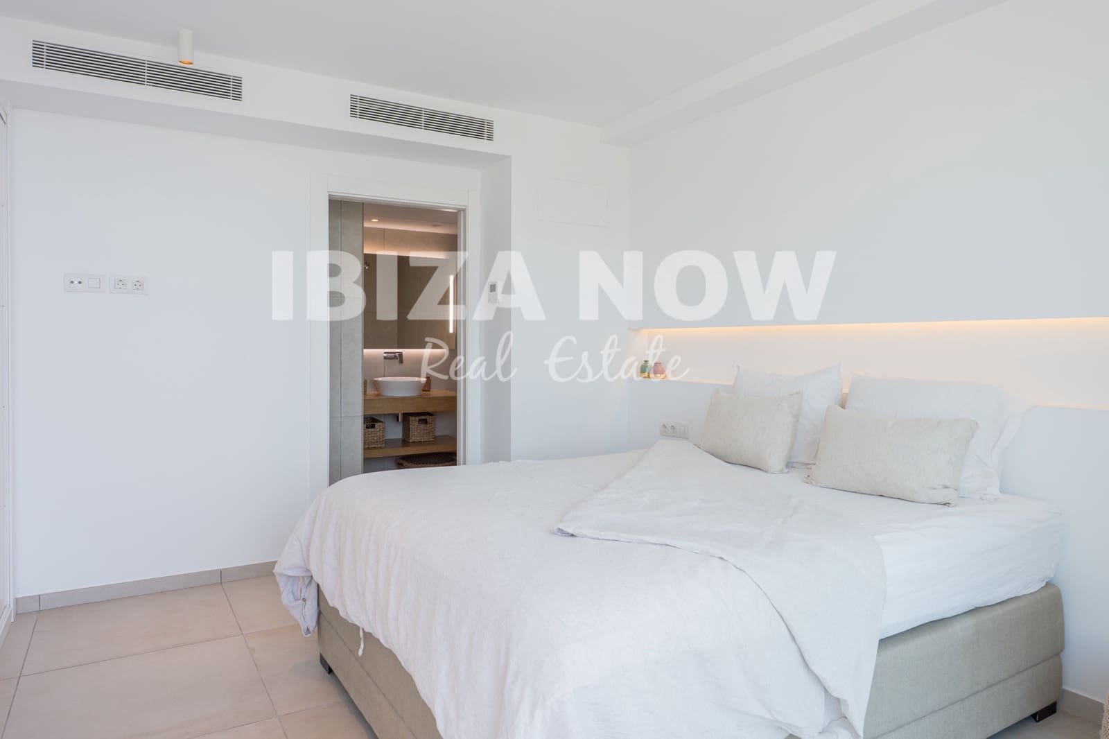 3 sypialnia Apartament na sprzedaż w San Jose / Sant Josep de Sa Talaia z basenem garażem - 1 395 000 € (Ref: 9829917)