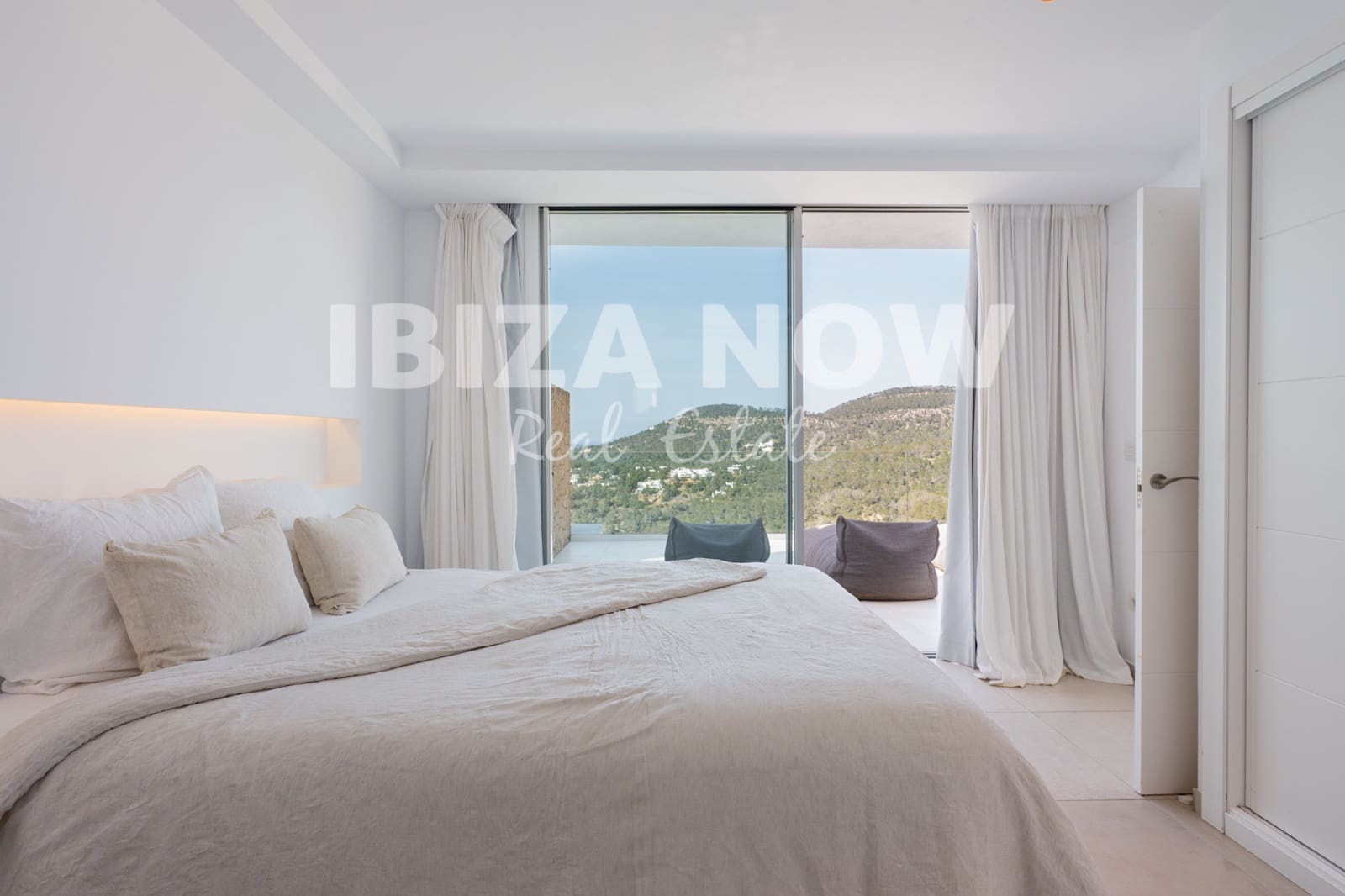 3 sypialnia Apartament na sprzedaż w San Jose / Sant Josep de Sa Talaia z basenem garażem - 1 395 000 € (Ref: 9829917)