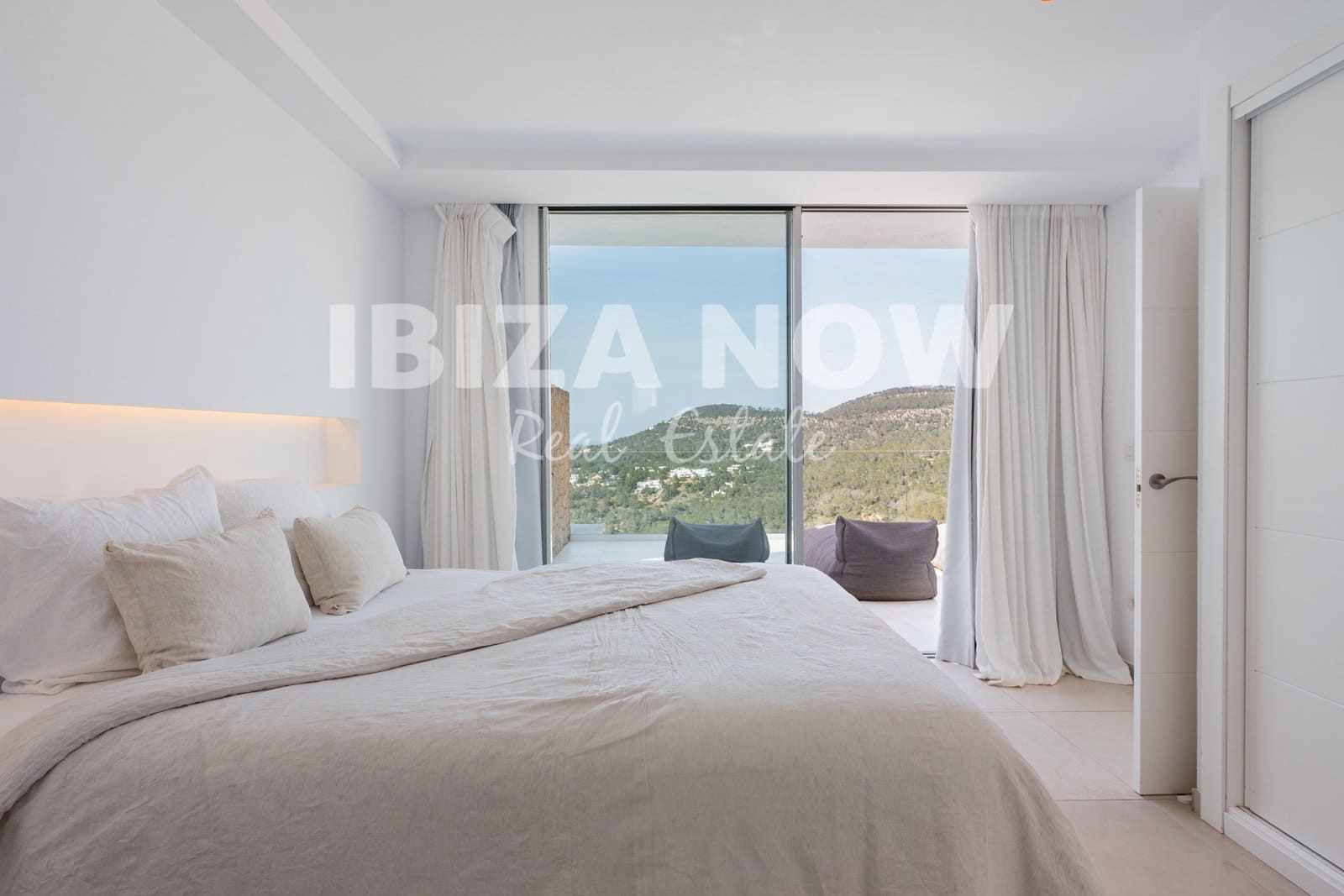 3 bedroom Apartment for sale in San Jose / Sant Josep de Sa Talaia with pool garage - € 1,395,000 (Ref: 9829917)