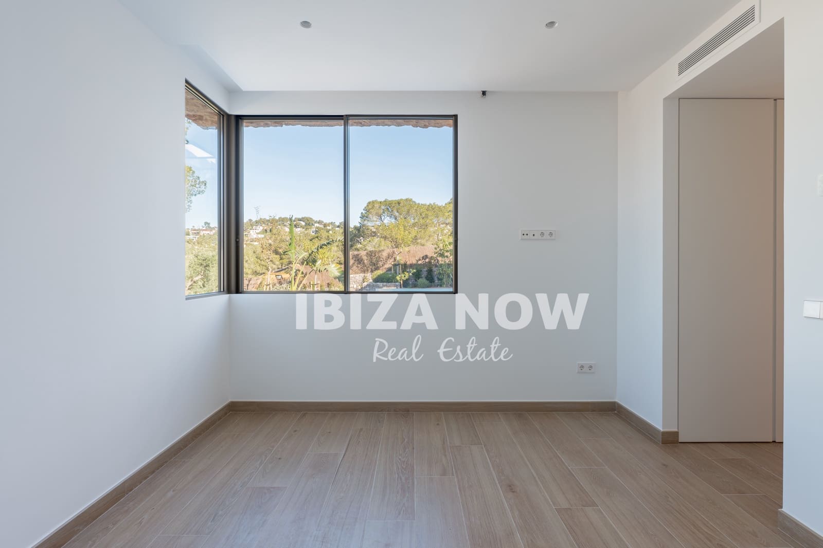 4 slaapkamer Villa te koop in Nuestra Senora de Jesus met zwembad garage - € 5.650.000 (Ref: 9996075)